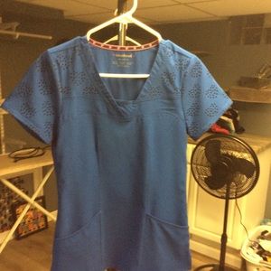 Size small heart soul Royal blue scrub top EUC.